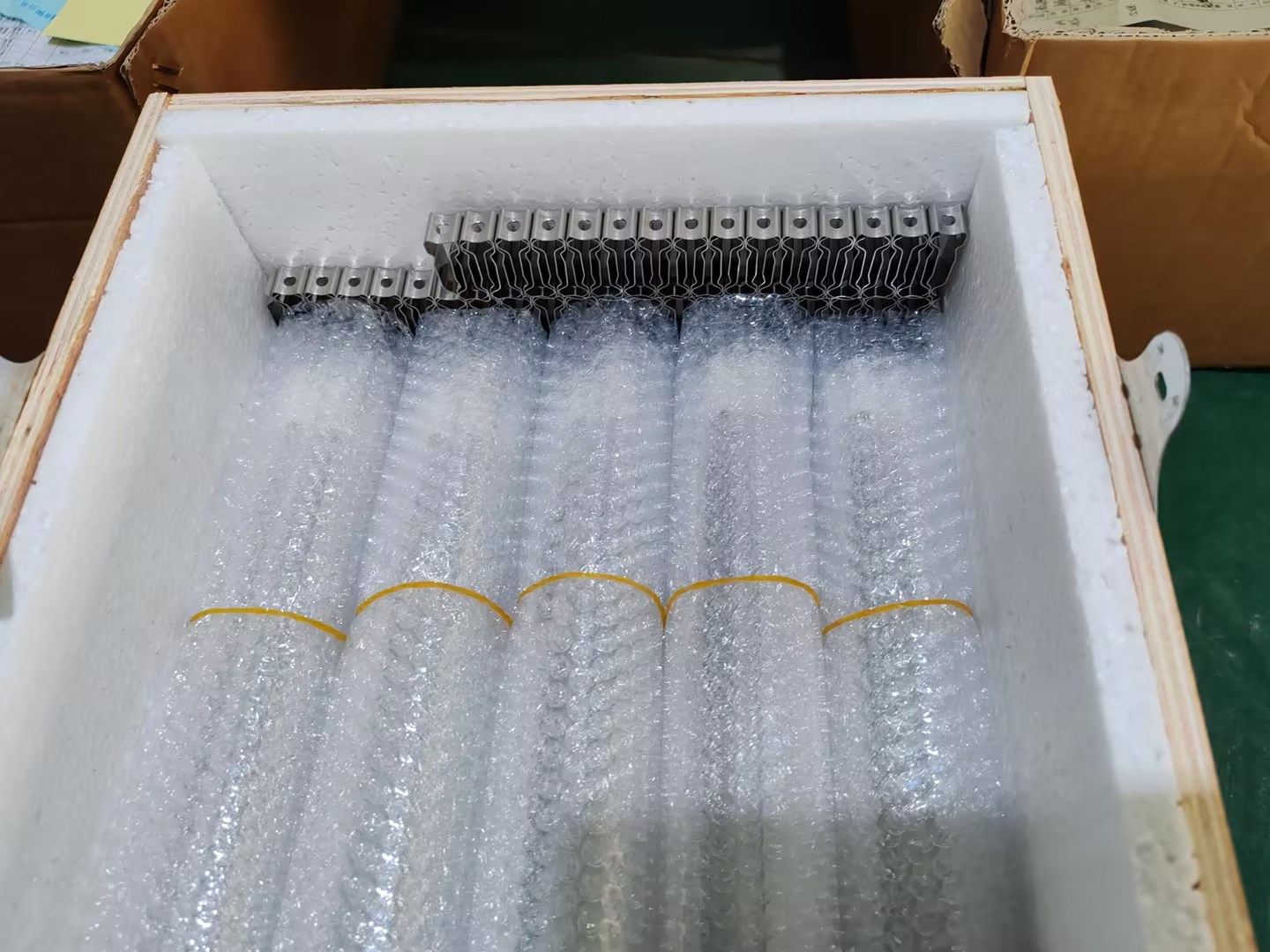 Ganti lampu halogen 300W dengan yang berukuran 10mm.